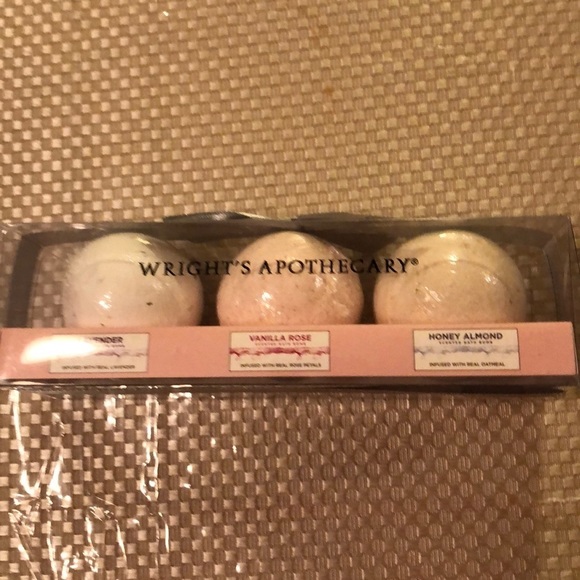 New York and Company three packInfused scented bath bombs package NWT - Picture 3 of 7